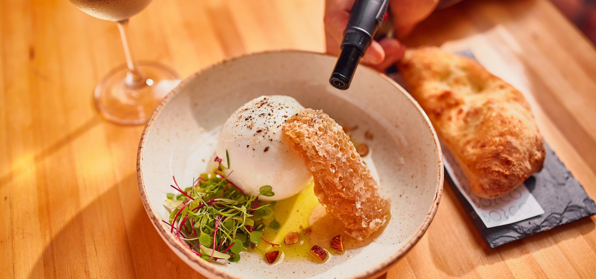 Finalizado à mesa: 5 pratos para ver o serviço brilhar