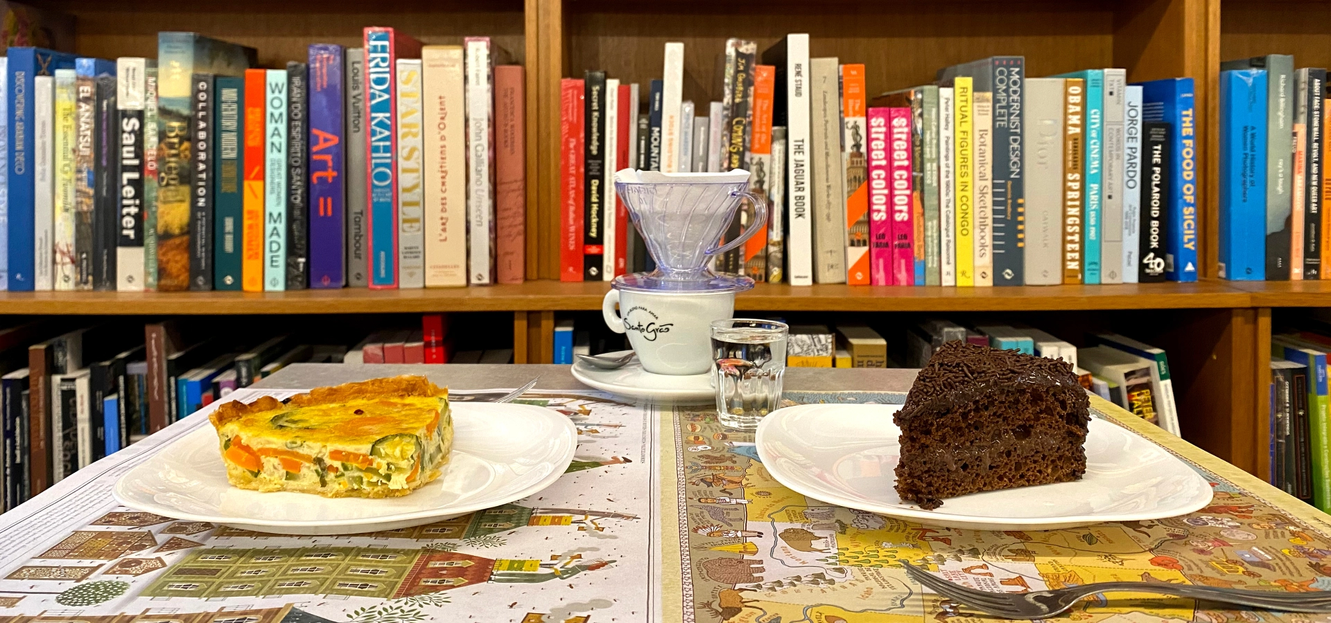 5 livrarias para ler e comer bem