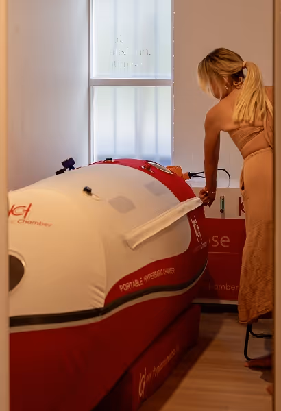 Women operating a hyperbaric oxygen machine
