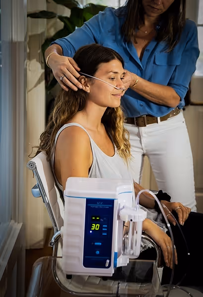 Women being assisted while using molecular hydrogen machine