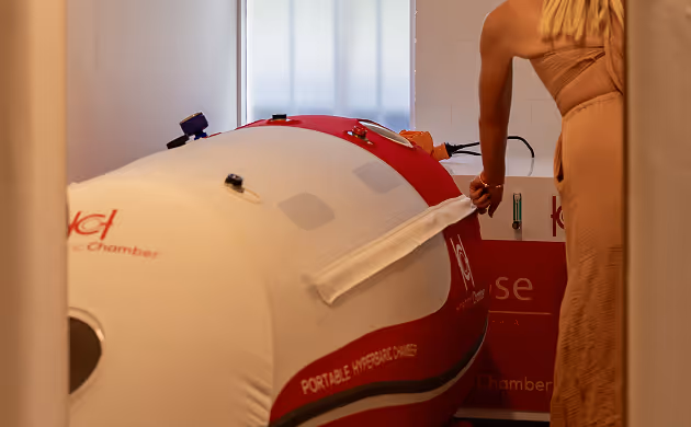 Oxygen Therapy lady closing the machine