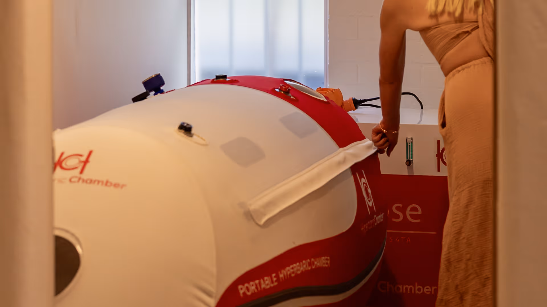 Oxygen Therapy closing machine on patient