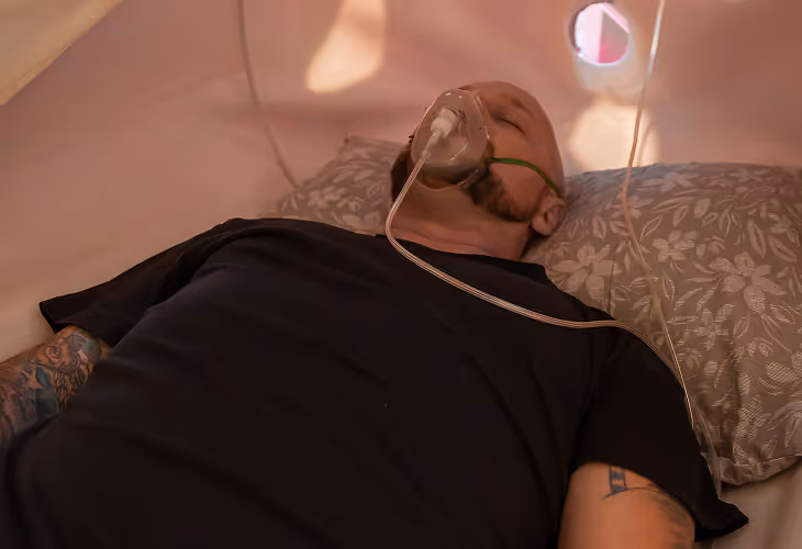 Oxygen Therapy man in the machine relaxing