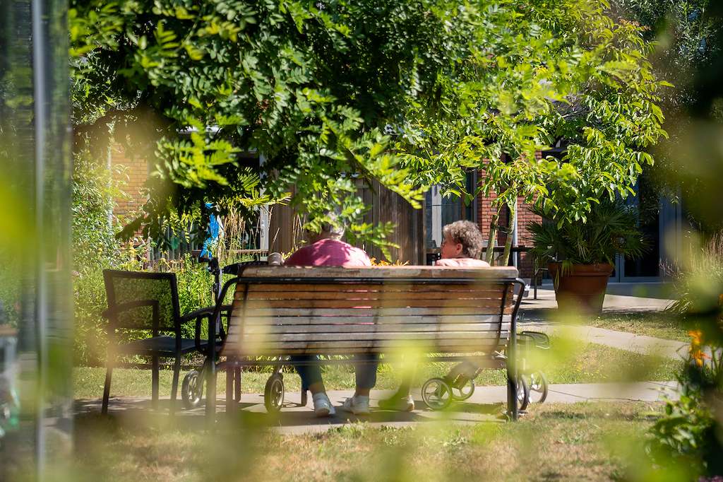 Woonzorglocatie De Stroming sfeerbeeld binnentuin