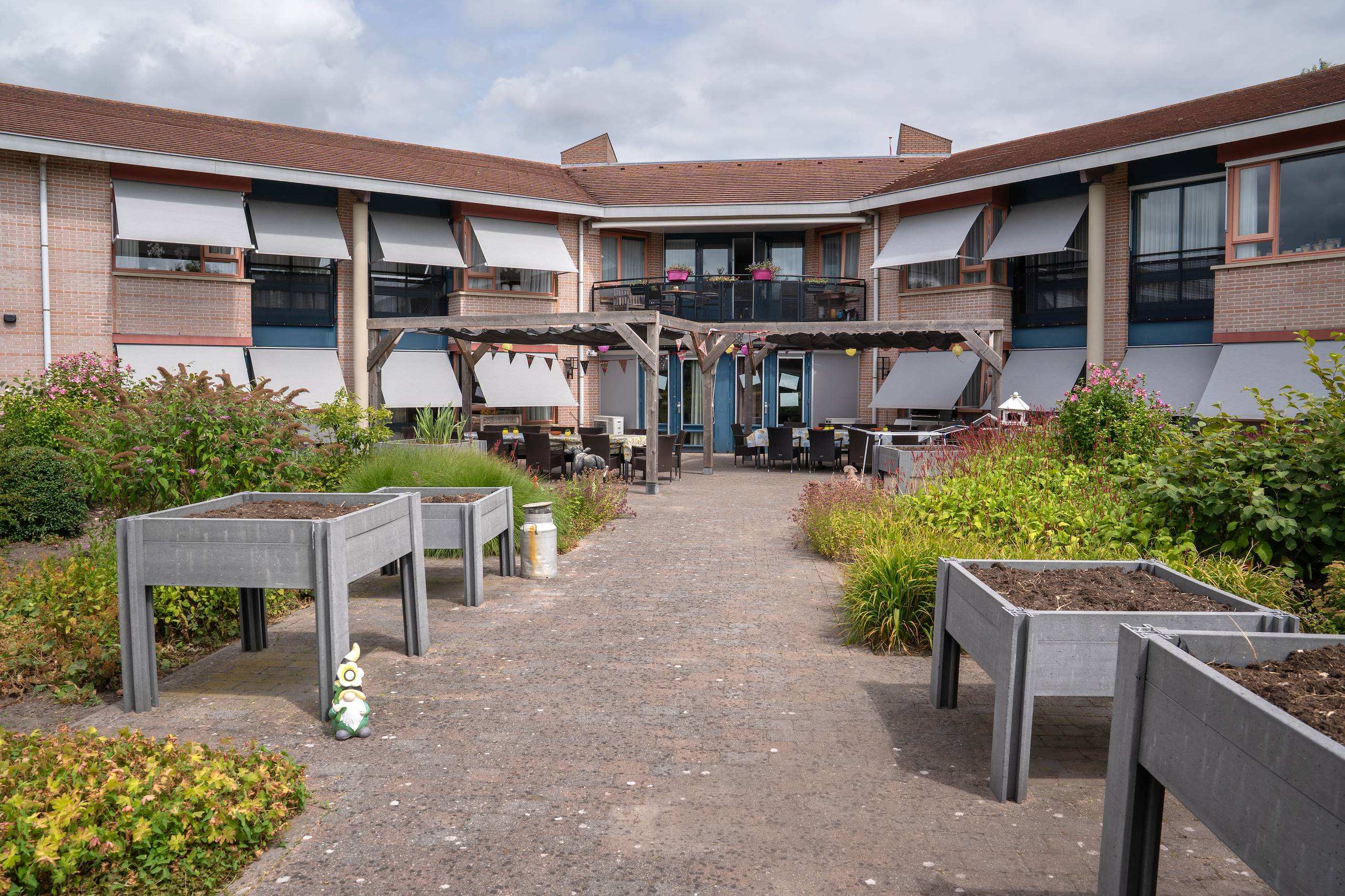 Woonzorglocatie Elzenhoven sfeerbeeld binnentuin