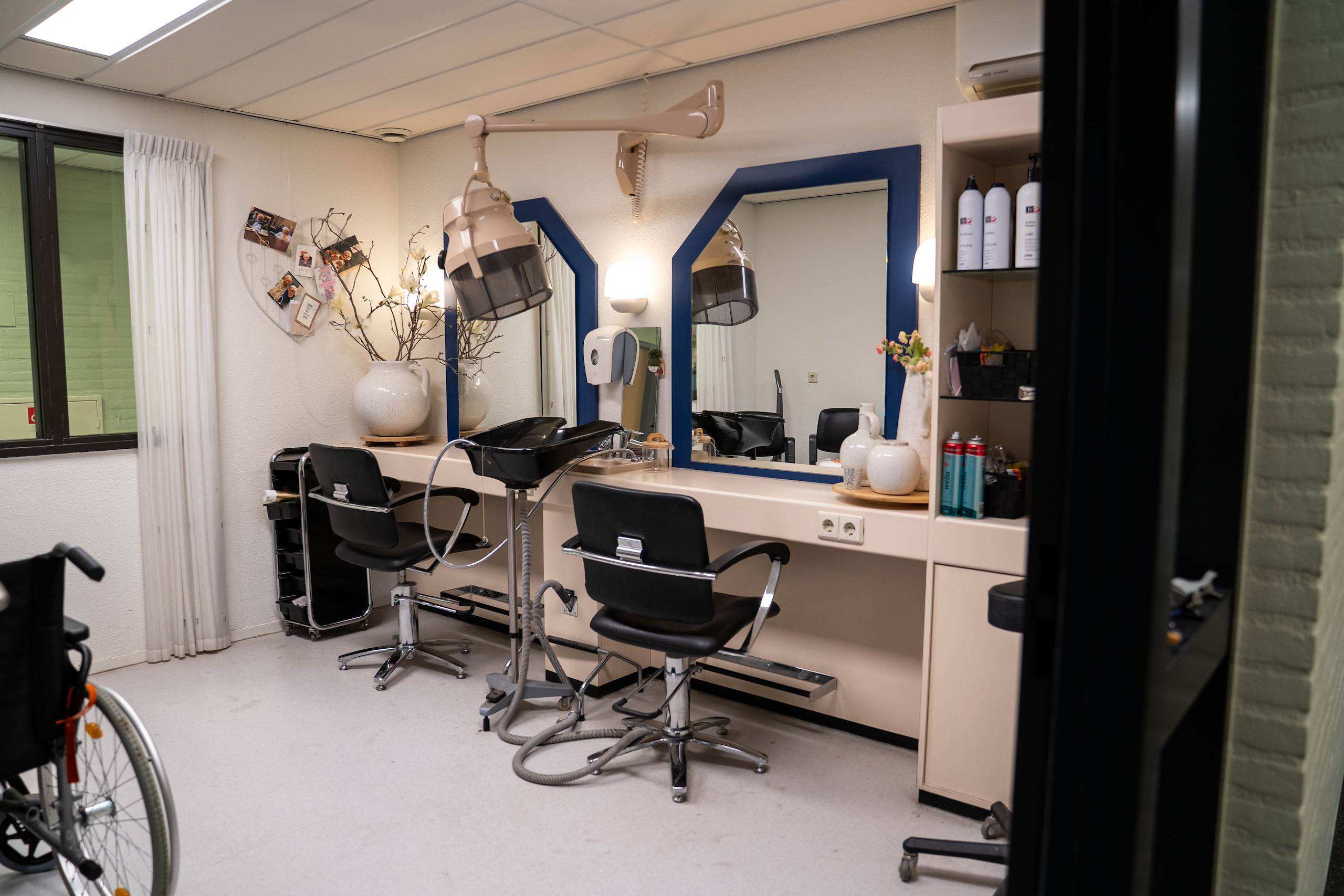 Woonzorglocatie Elzenhoven sfeerbeeld kappersruimte