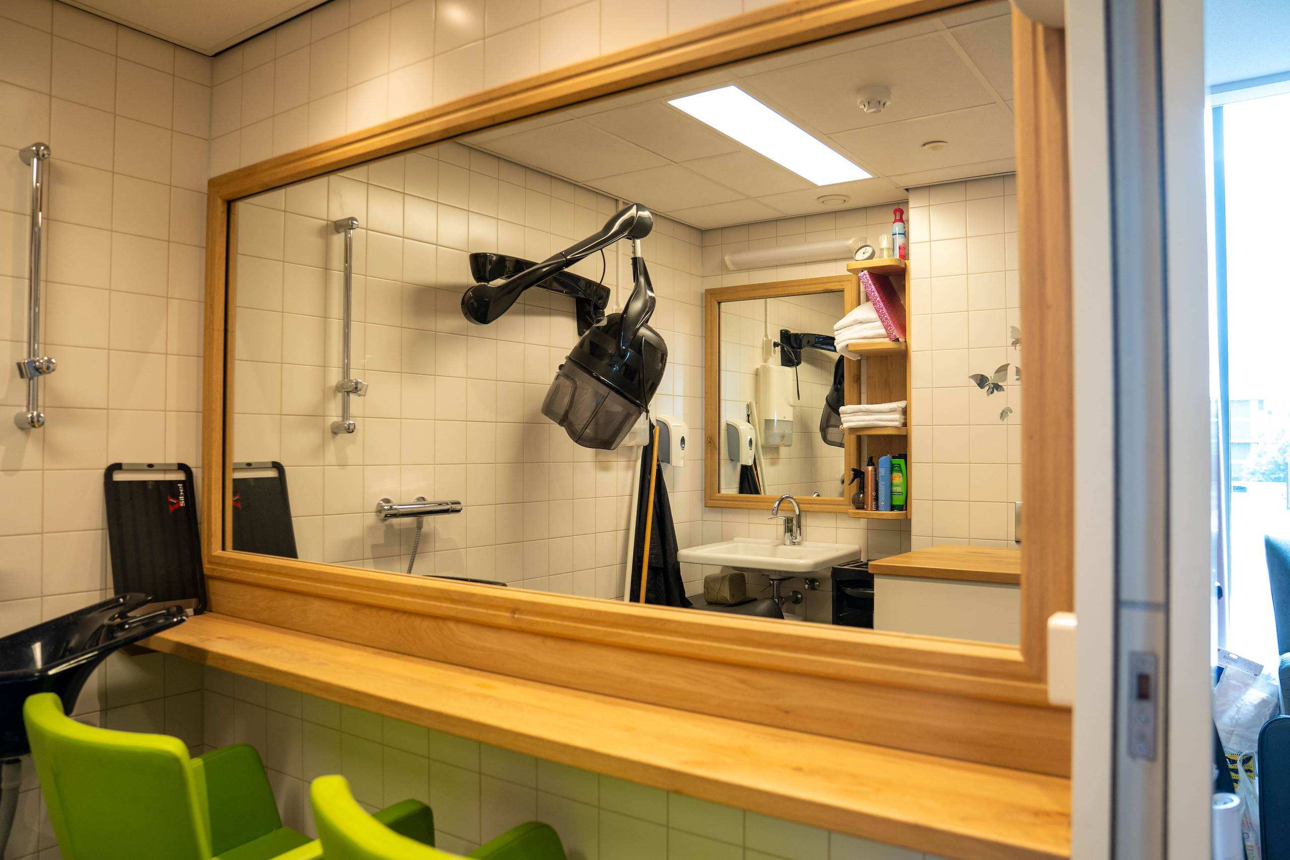 Woonzorglocatie Koetshuis sfeerbeeld kappersruimte