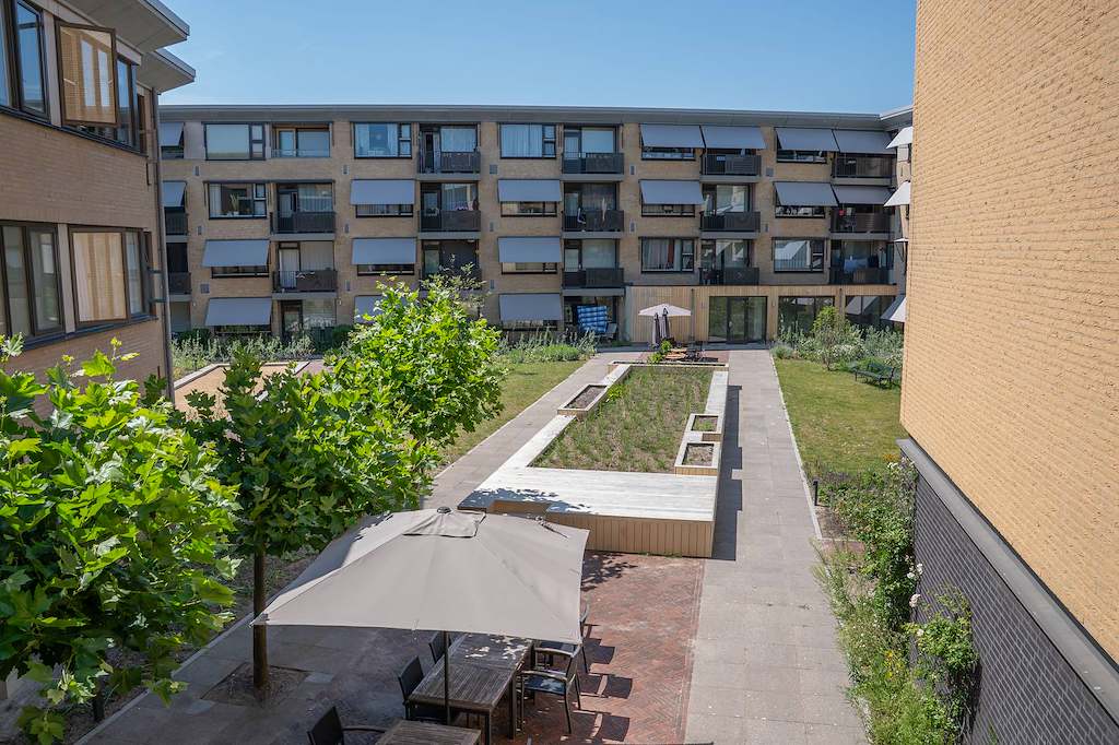 Woonzorglocatie Mauritsstaete sfeerbeeld binnentuin