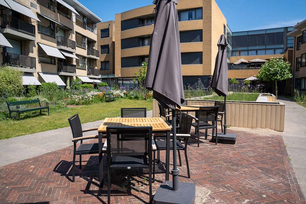 Woonzorglocatie Mauritsstaete sfeerbeeld terras