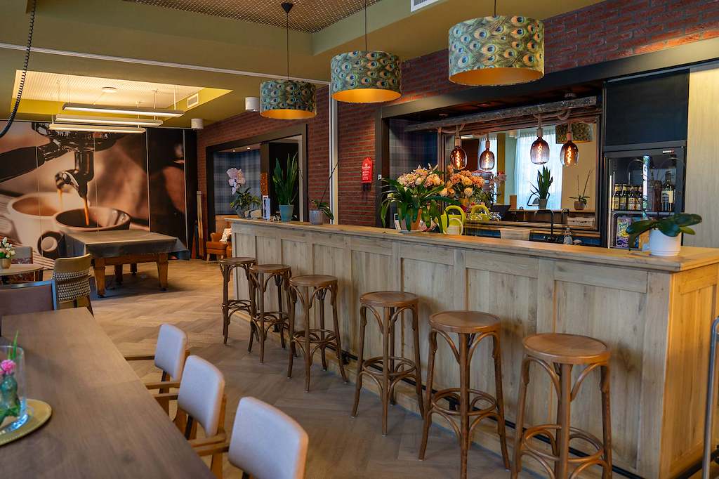 Woonzorglocatie Oosterheem sfeerbeeld bar
