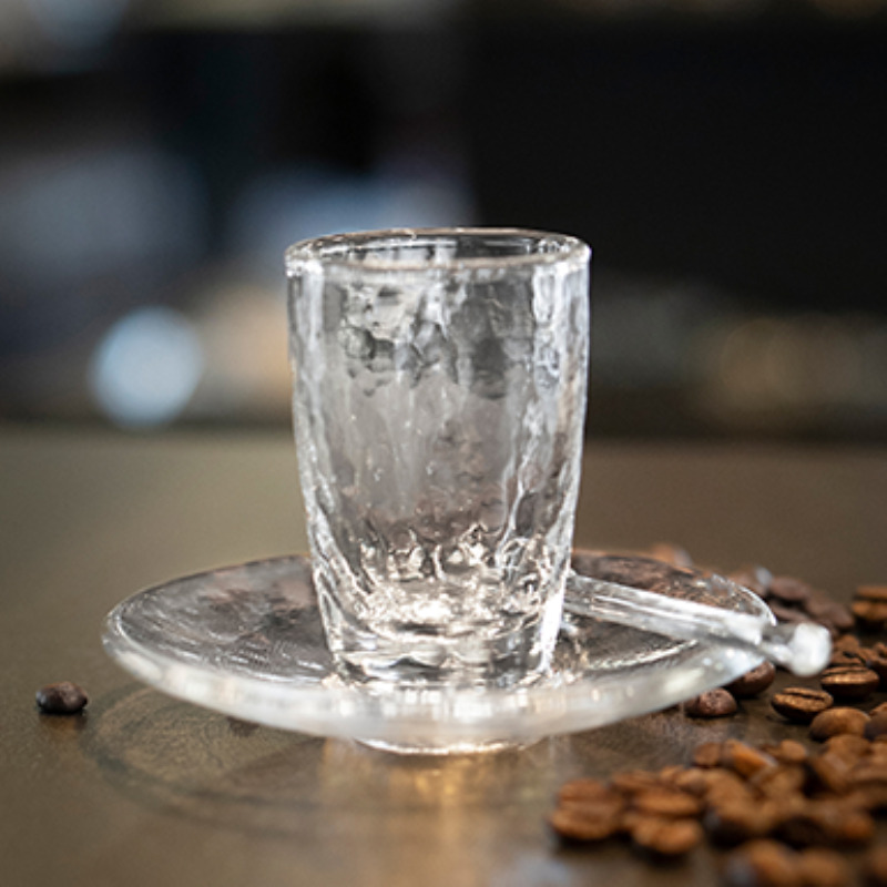 Espresso-Becher, Teller + Löffel