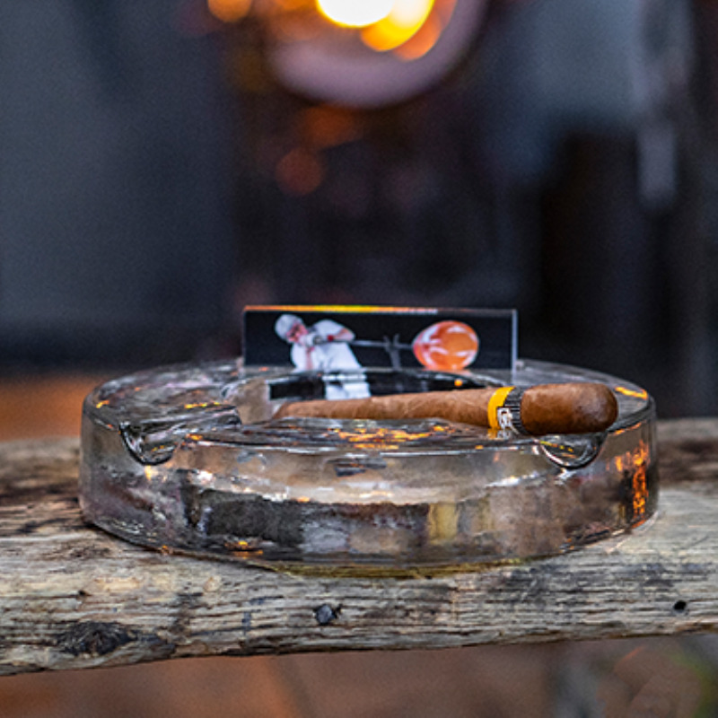 Cigarren-Ascher mit Streichhölzer