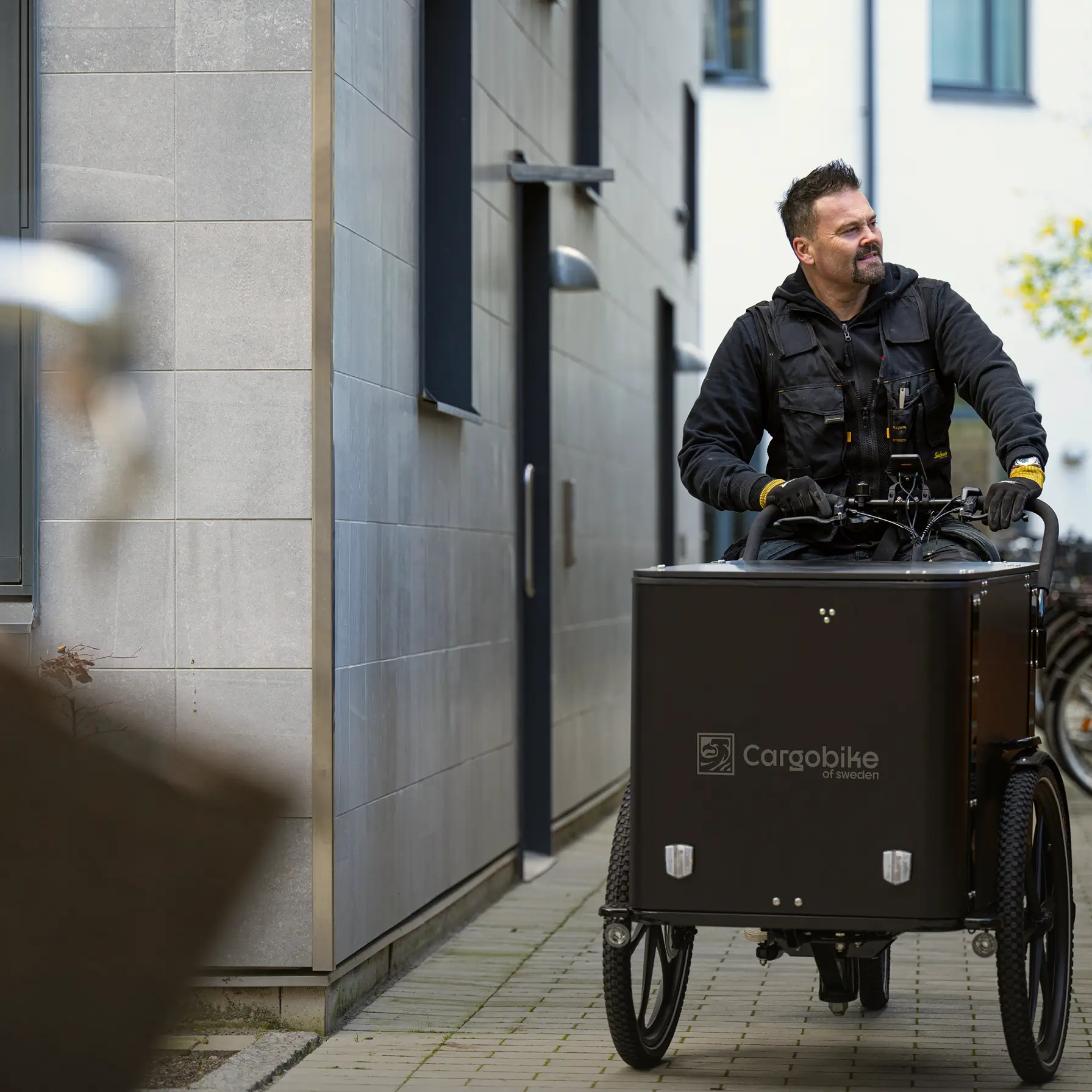 handyman biking on cargobike