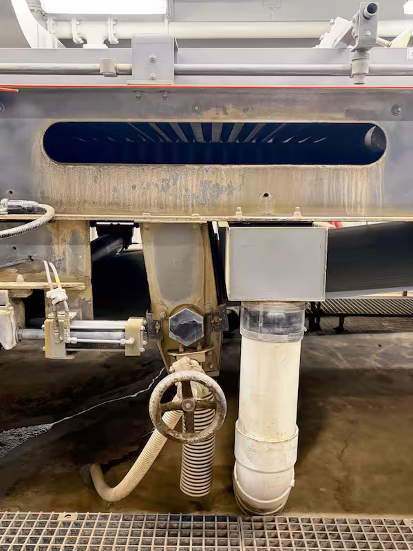 Gravity belt thickener