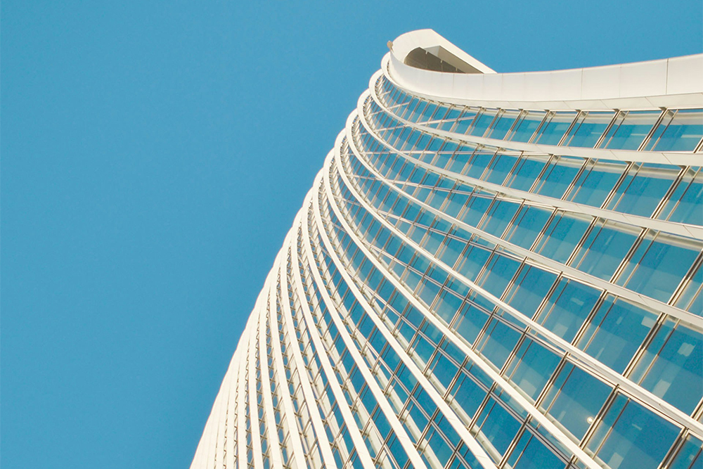 Dynamic geometric design for decorative or conceptual purposes