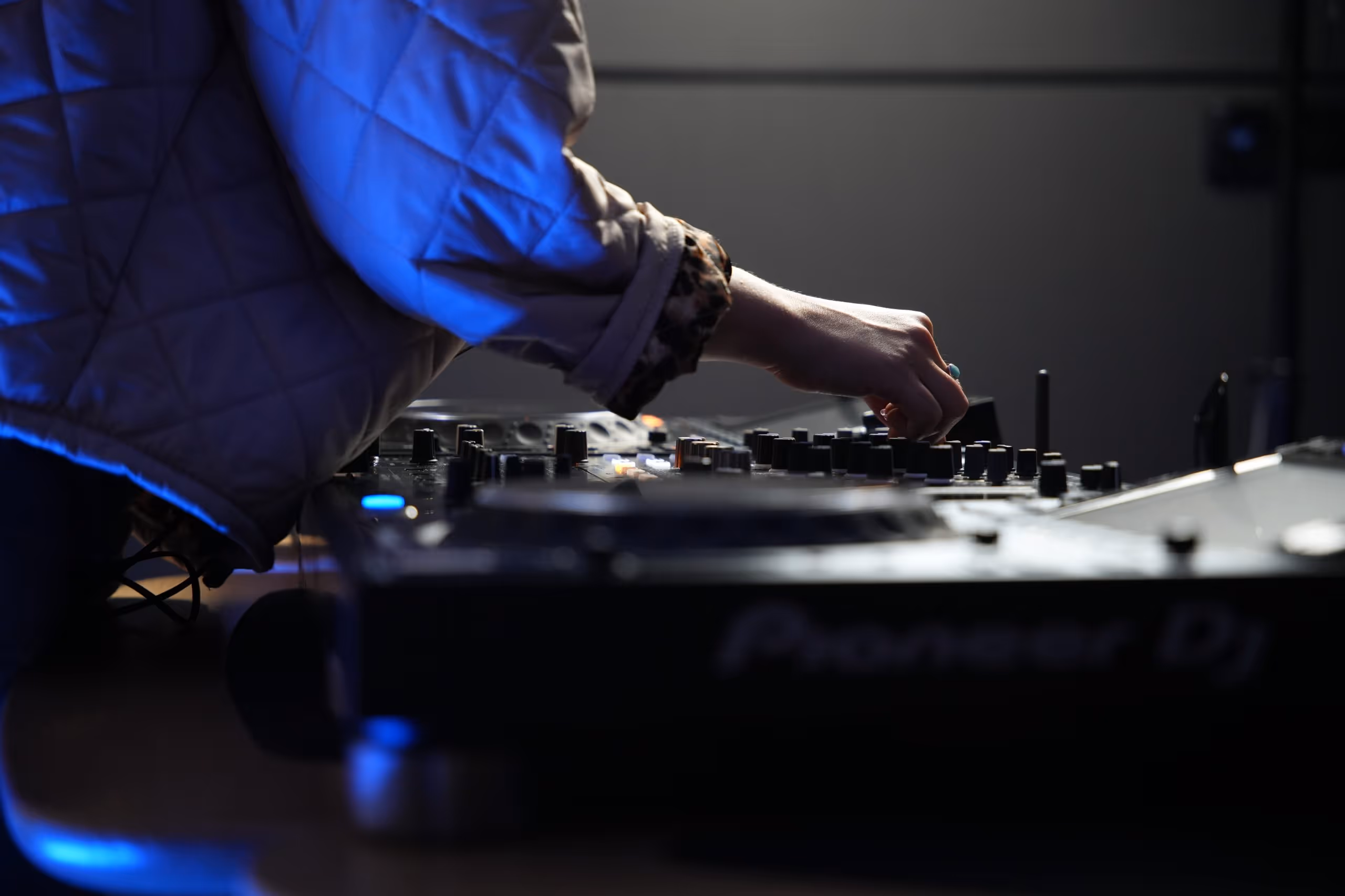dj mixing in studio
