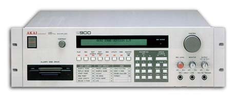 Akai S900