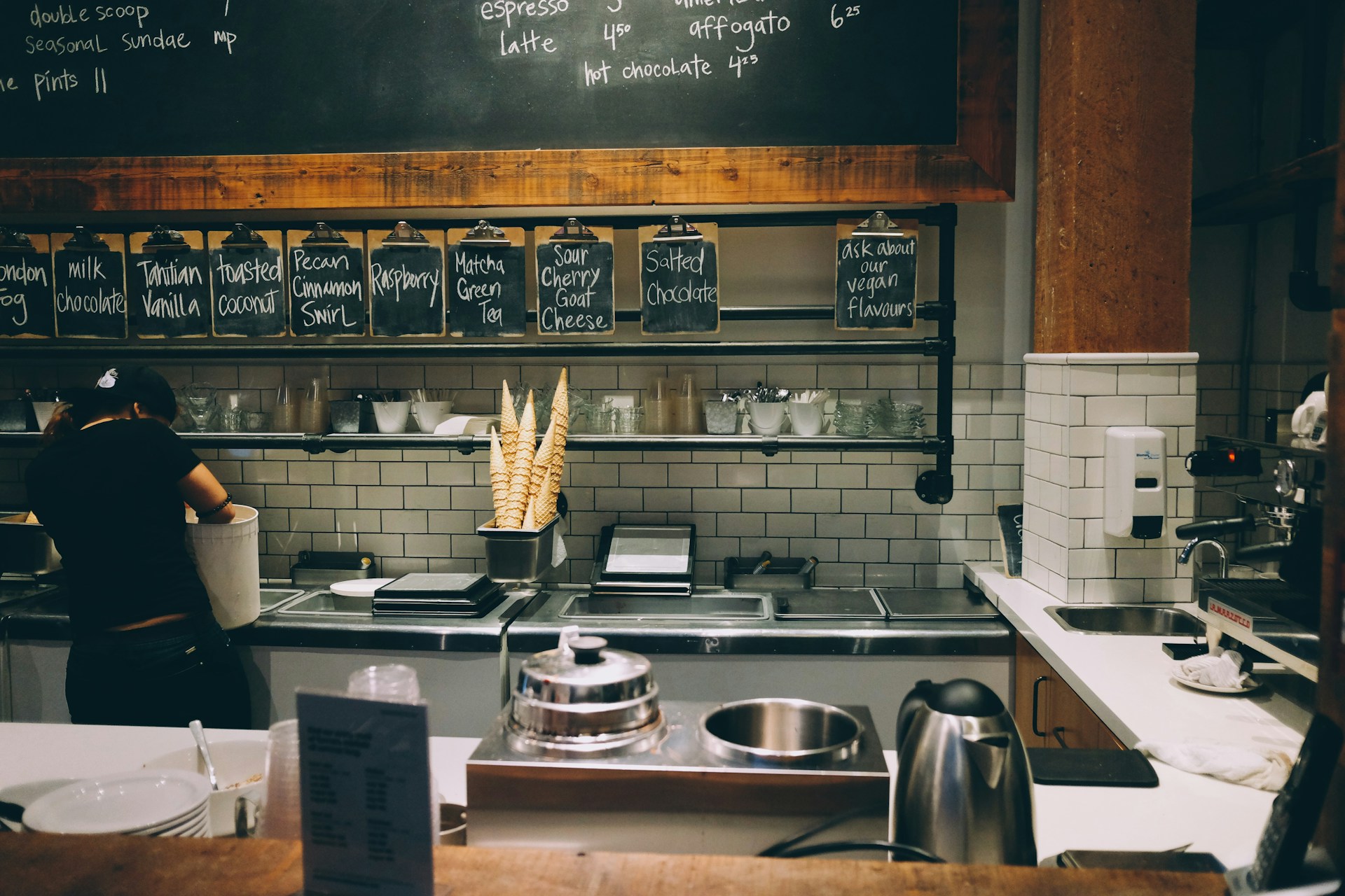 L'importance de l'accompagnement local dans l'immobilier : bien plus qu'une simple vente