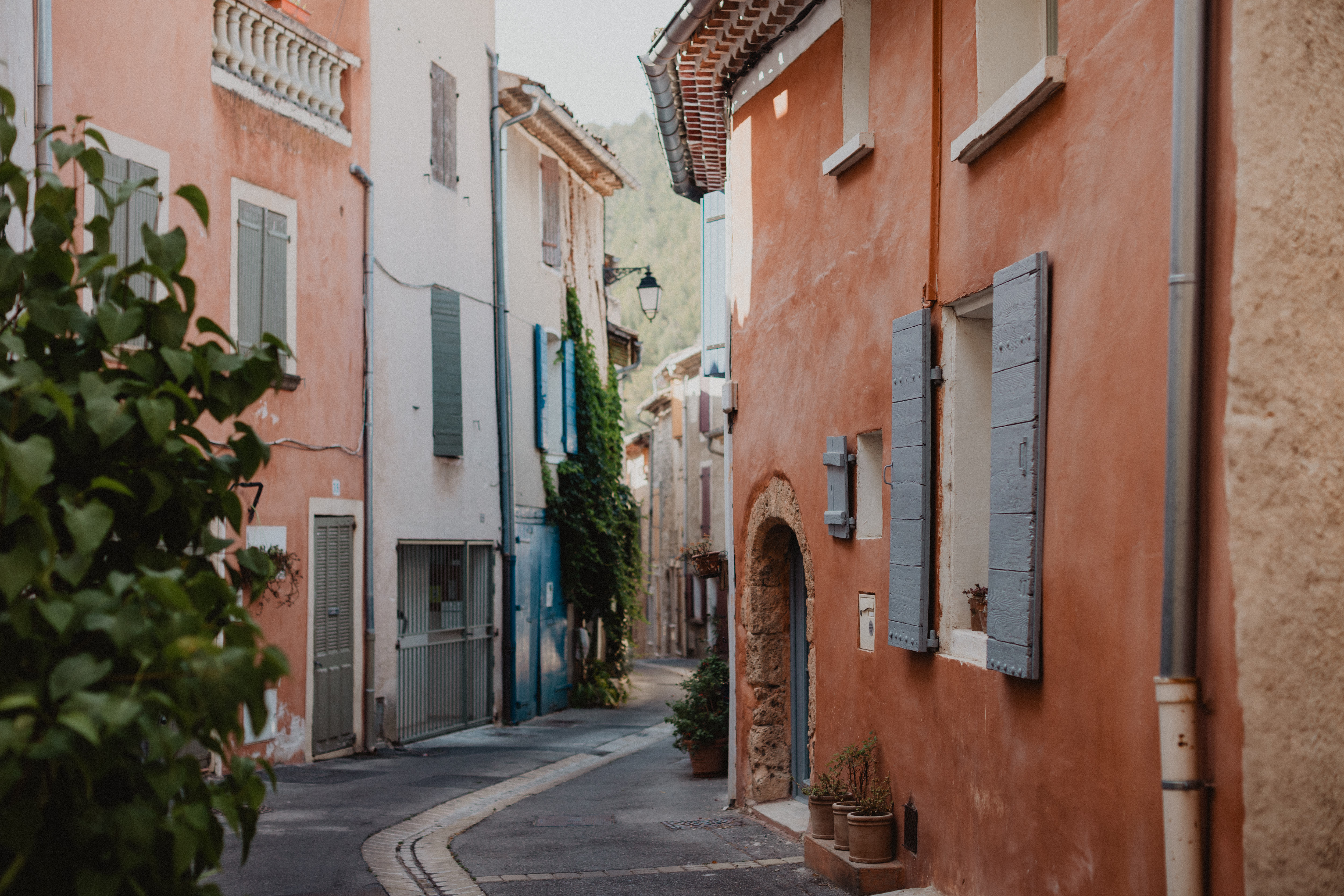 L'importance de l'accompagnement local dans l'immobilier : bien plus qu'une simple vente