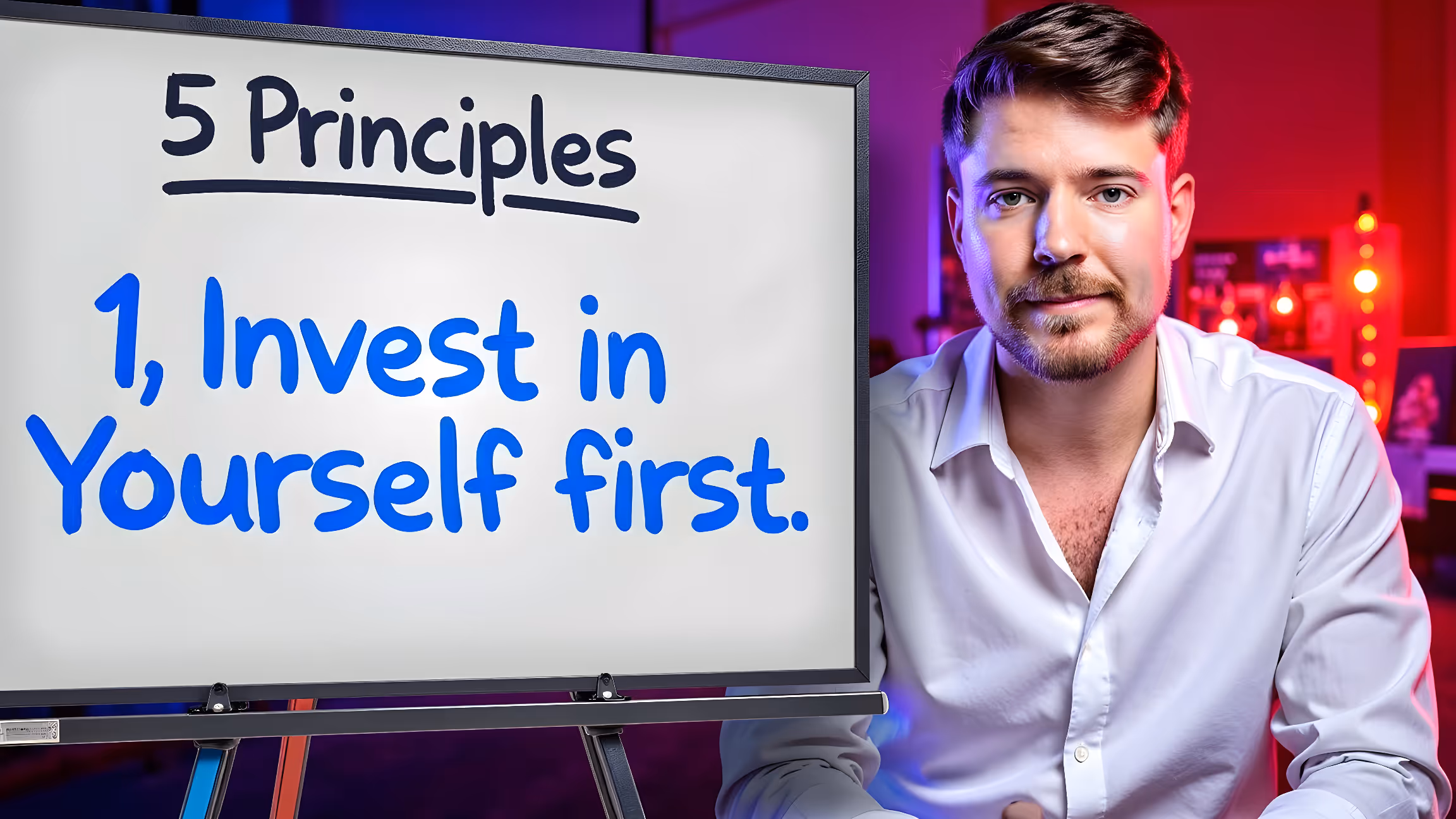 Photo montrant MrBeast assis (chemise blanche, barbe courte, cheveux bruns) à côté d’un tableau blanc sur trépied.
Sur le tableau, en gros texte bleu :
5 Principles (en haut, souligné)
1, Invest in Yourself first. (en dessous)

L’arrière-plan est flou, éclairé par des lumières rouges et bleues donnant un ton moderne et dynamique.
