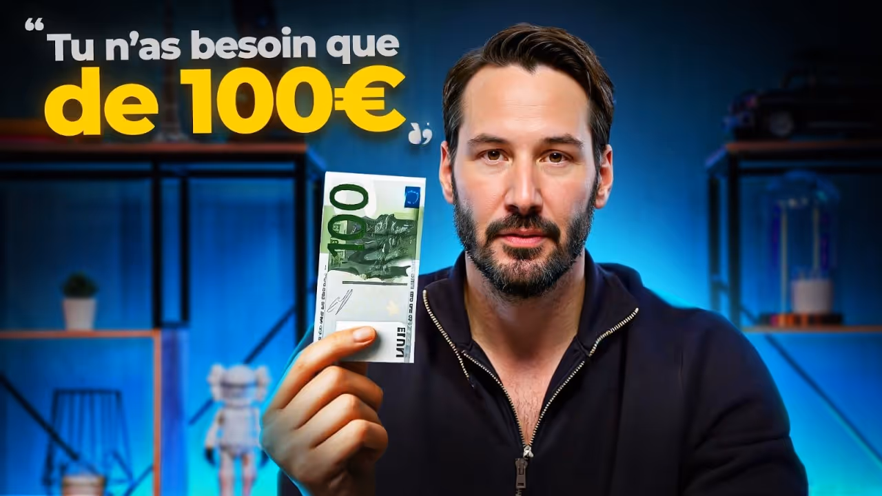 Portrait d’un homme ressemblant à Keanu Reeves, assis dans une pièce éclairée en bleu.
Il tient un billet de 100 euros bien visible dans sa main droite.
À gauche, un texte en gros caractères indique :
“Tu n’as besoin que de 100€”, avec le “100€” écrit en jaune vif pour attirer l’œil.
L’arrière-plan montre des étagères avec quelques objets décoratifs, dont une figurine blanche et une plante.