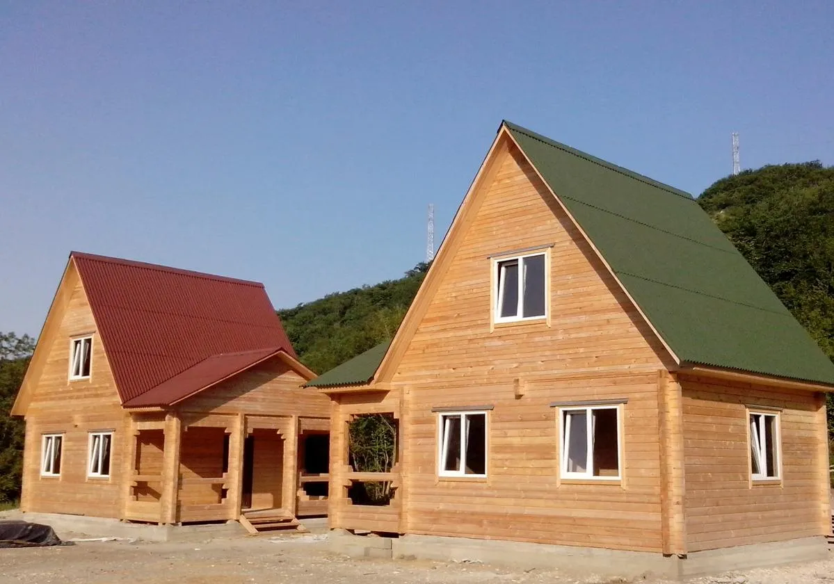 Onduline Classic Red and Green houses 0