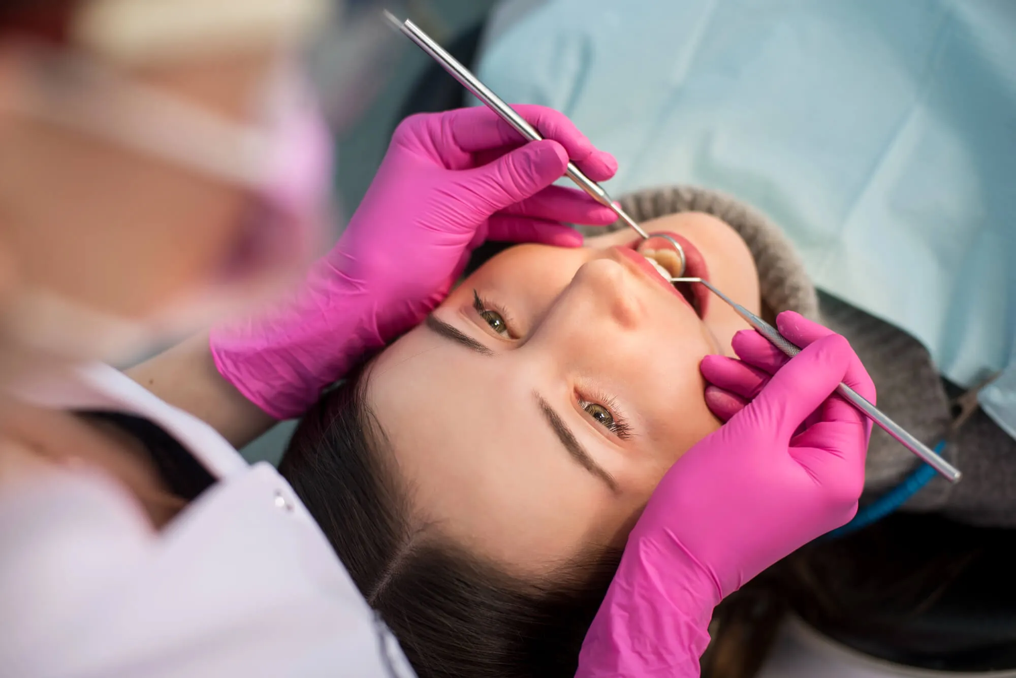 emergency dentist spartanburg sc checking patient's tooth