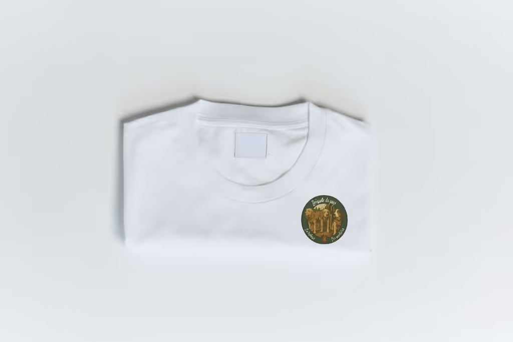 mockup d'un t-shirt avec le logo briquet de pays