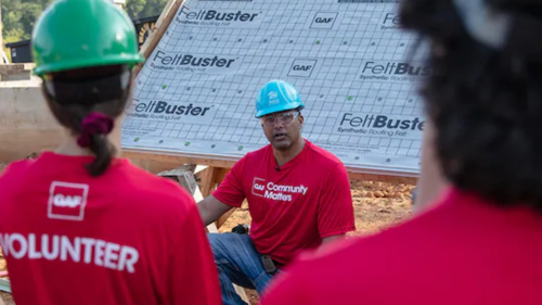 GAF employees volunteer at a home build