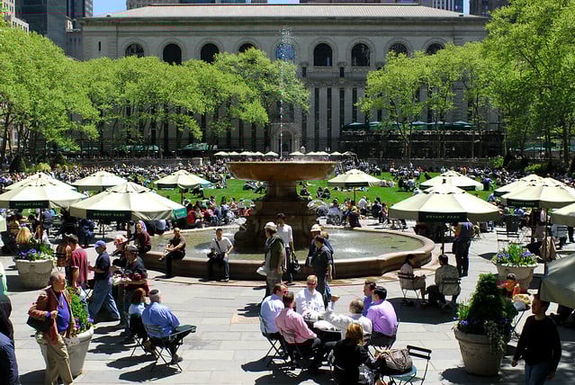 2007: After: 25 years later, the park is filled with 20,000 - 30,000 daily visitors.