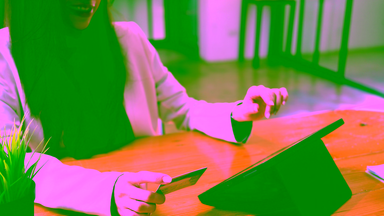 Discover Student Cash Back vs Capital One SavorOne Student: Which Card Wins?