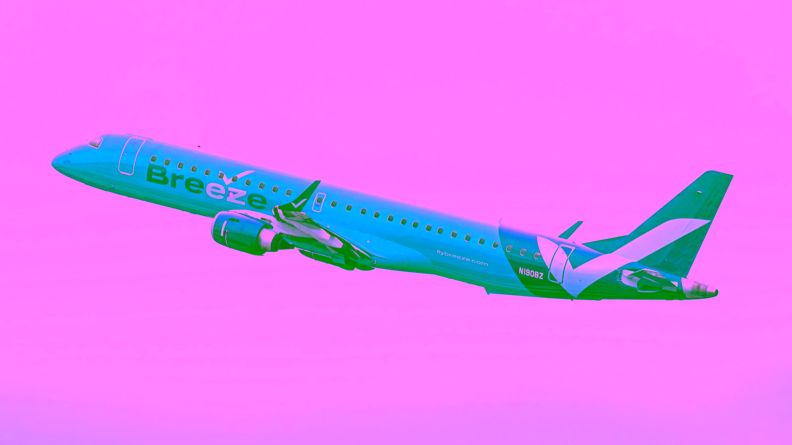 Breeze Airways plane in flight