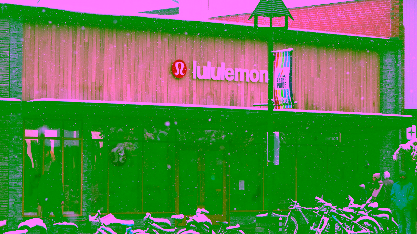 lululemon store front winter snow