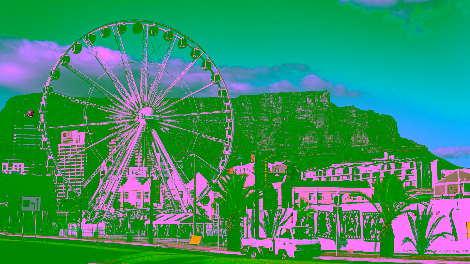 Ferris wheel with Table Mountain in the background