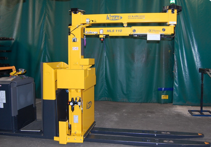 MLT-serie mobiel liftsysteem met MLS-knikarm en pneumatische hefinrichting voor ergonomische handling en intern transport van middelzware producten