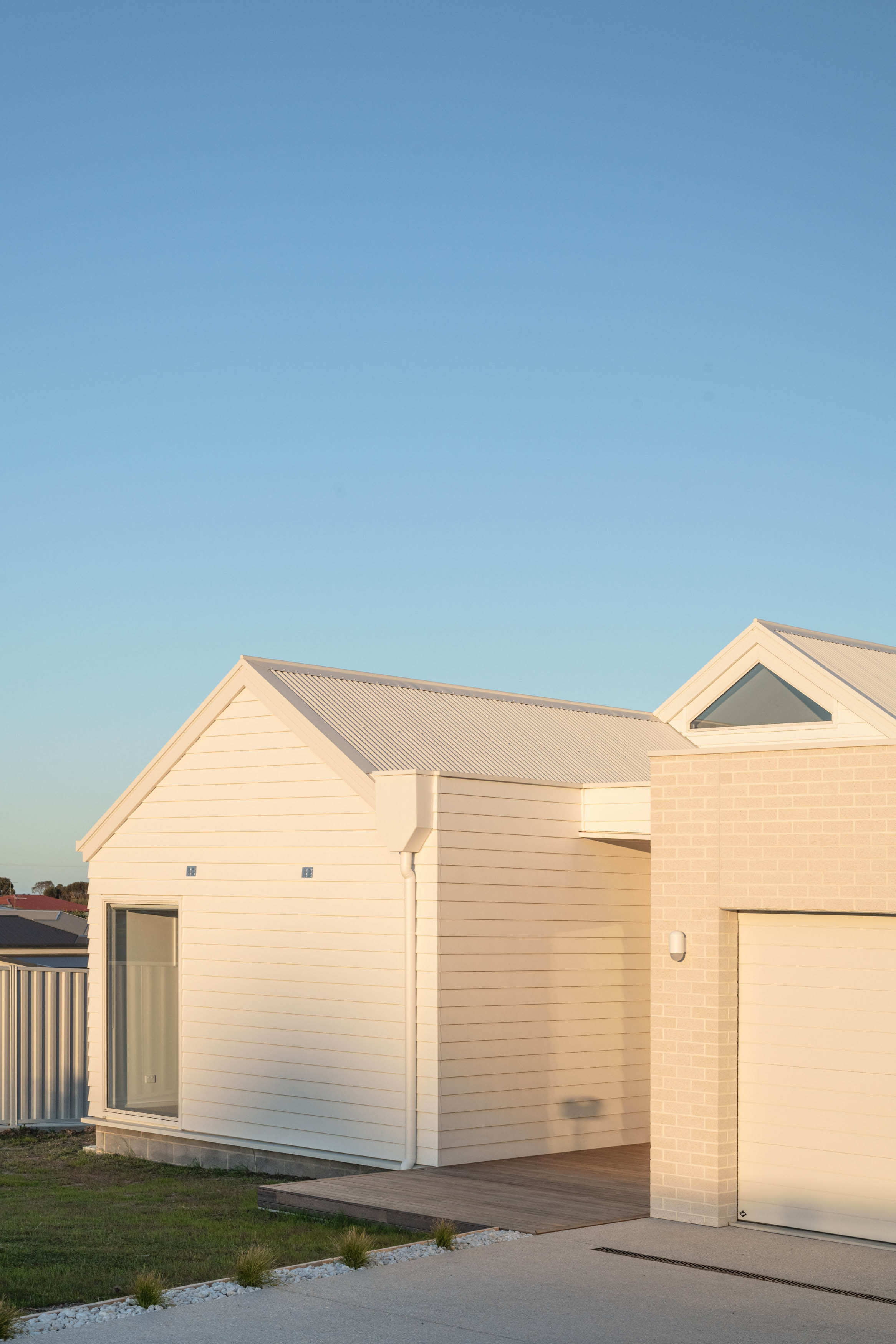 External image with of a white coloured house with a nice sunset.