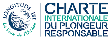 Logo de Longitude 181 avec une spirale stylisée et le texte « La Voix de l’Océan » à gauche, et à droite, le texte « Charte Internationale du Plongeur Responsable » en bleu et vert.