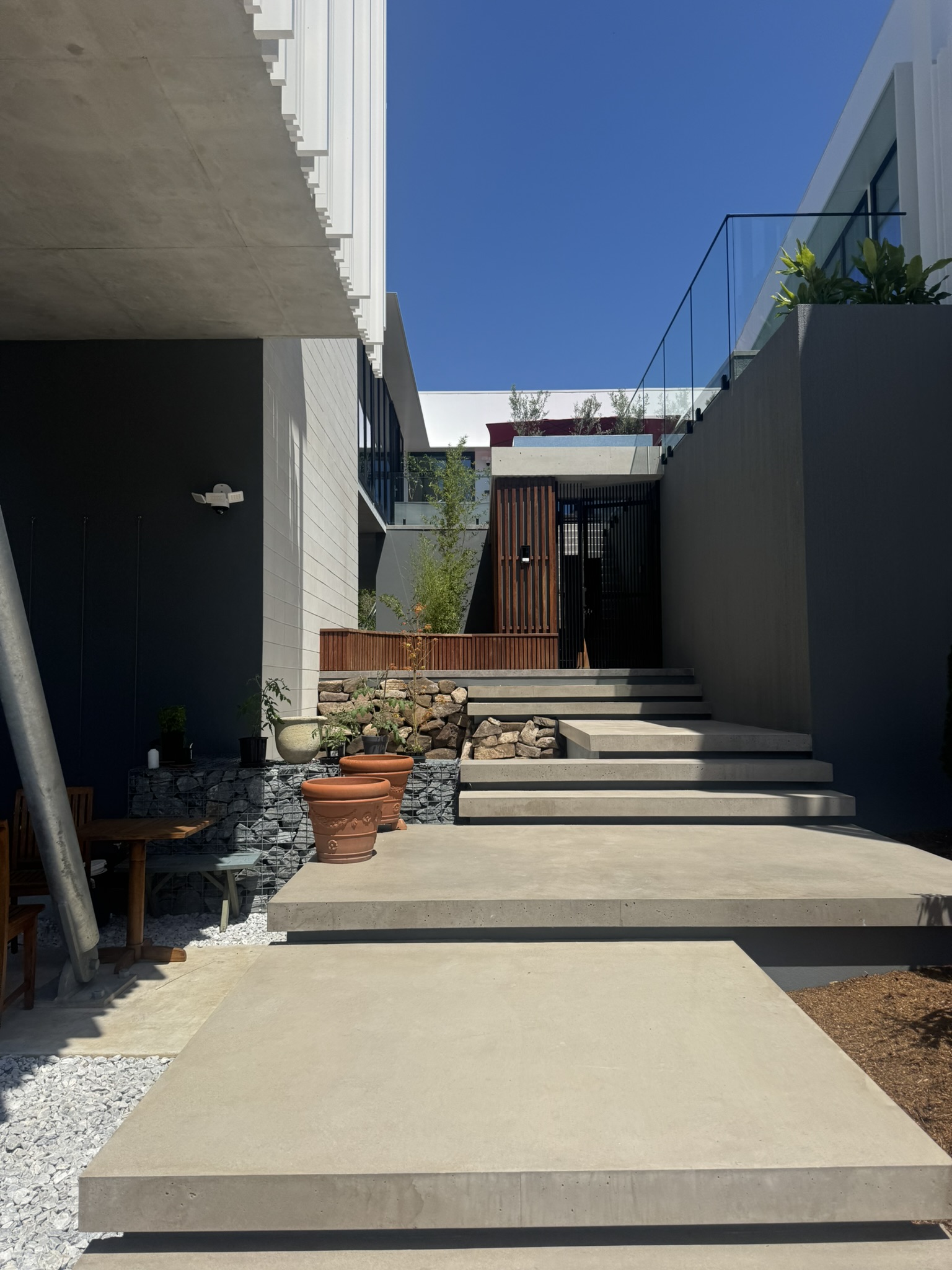 modern home and Large Artwork Installation Modern Brisbane Home