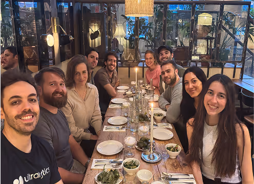 El equipo de Ultralytics durante una visita a Londres