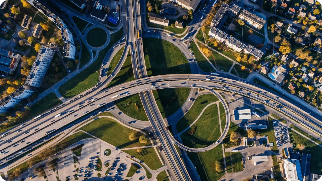 AI managing road traffic with license plate detection using Ultralytics YOLO