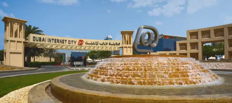  A fountain at the entrance of Dubai Internet City