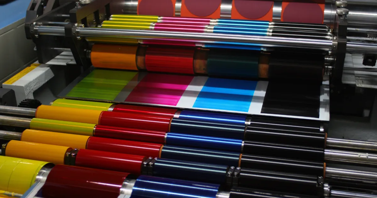 Different coloured yarns of wool