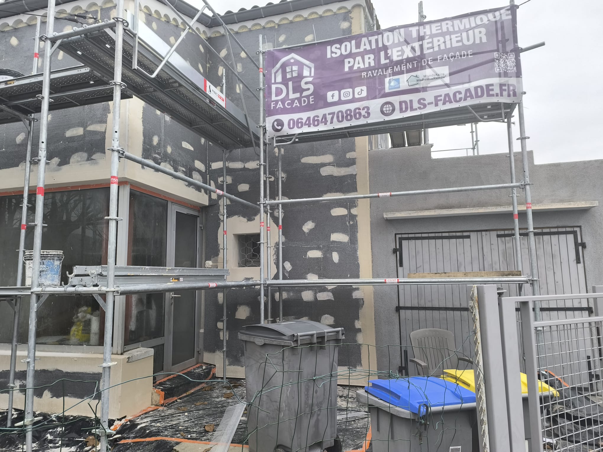 Protection des abords d'une maison avant isolation extérieur sur maison à Bourg-de-Péage