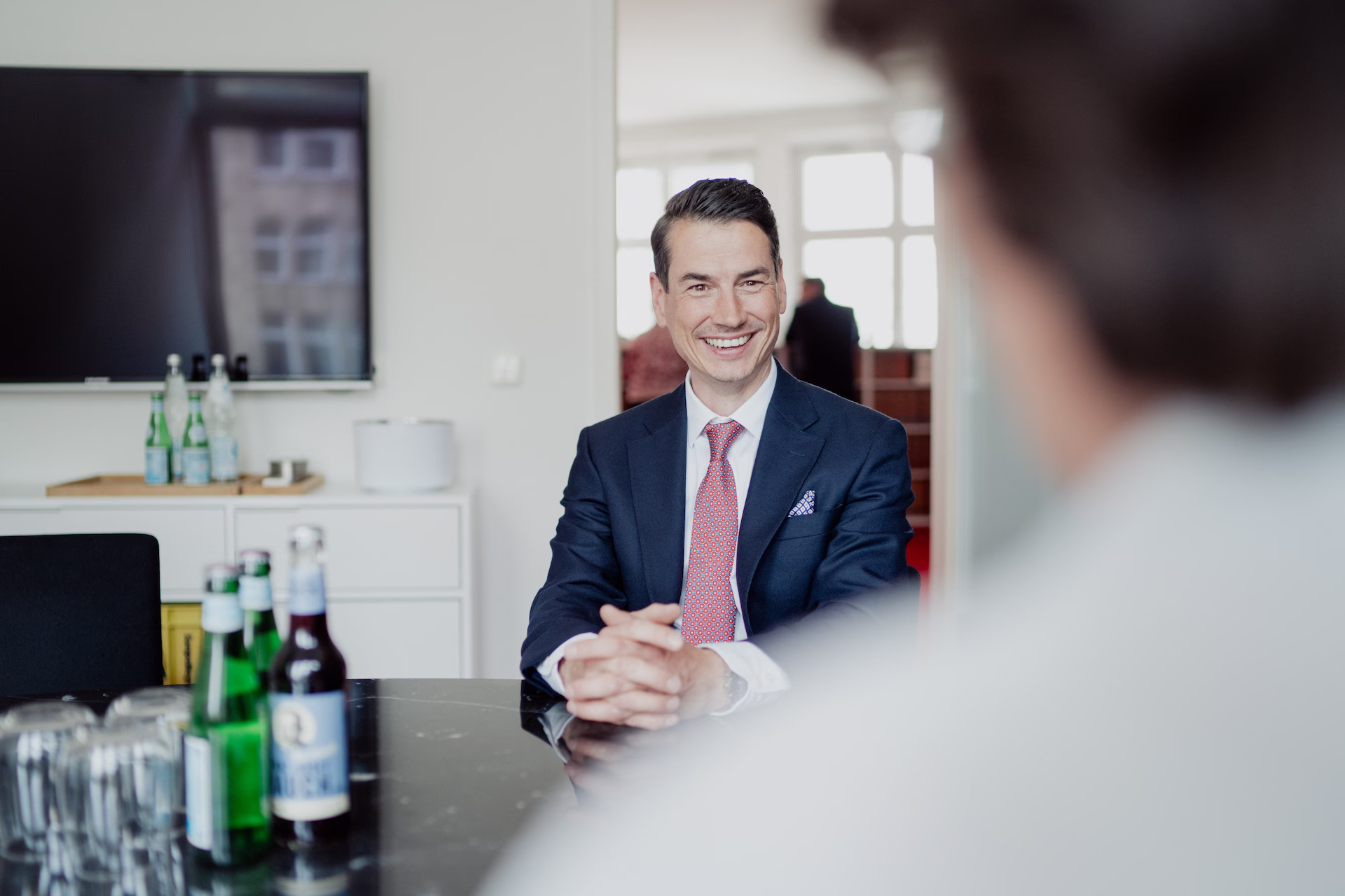 Matthias Rehmet, Fachanwalt für Familienrecht im Gespräch mit einer Mandantin