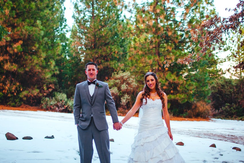 Wedding couple sharing a kiss overlooking the Sierra Nevada mountains at Forest House Lodge