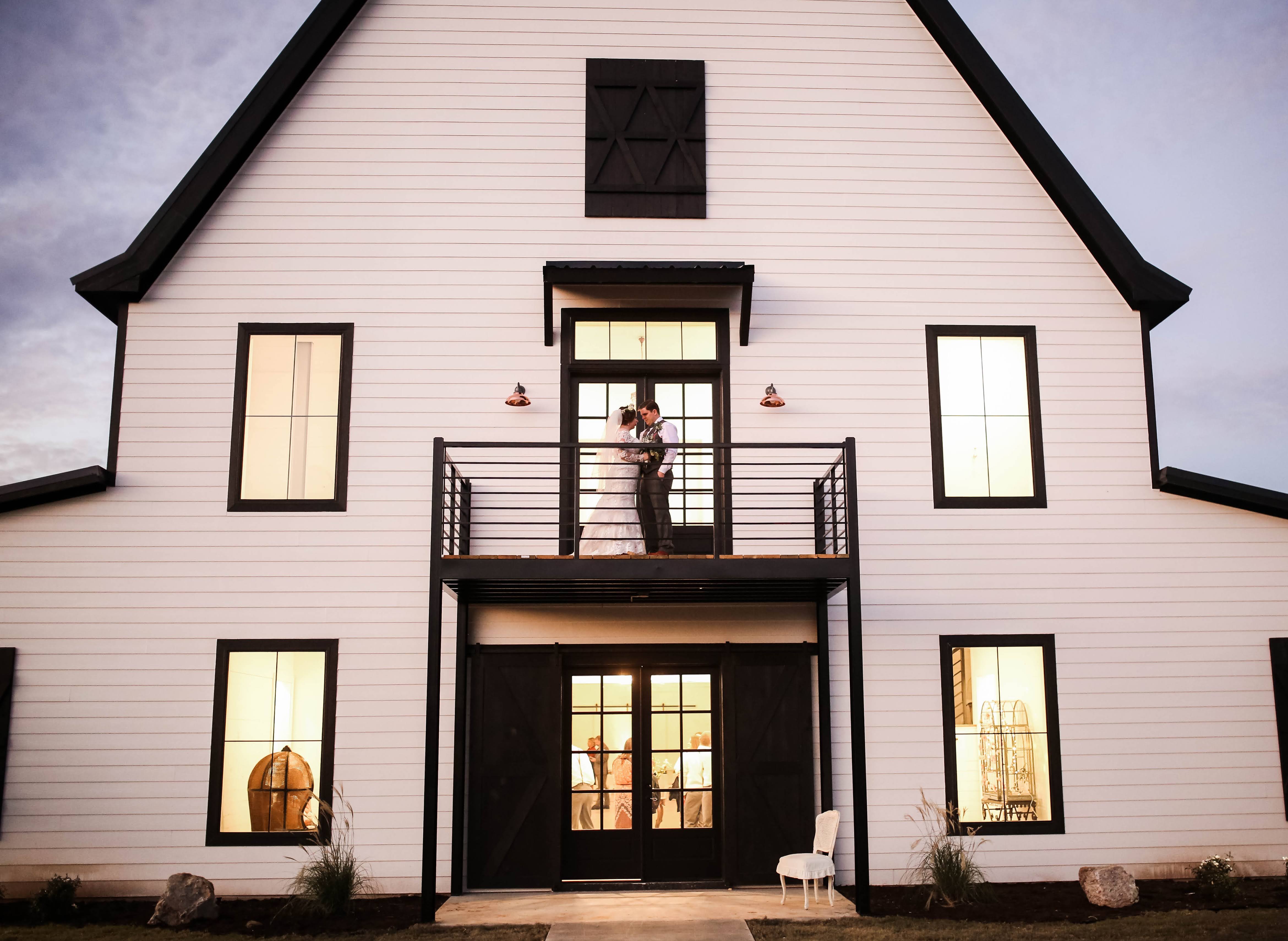 Wedding couple sharing a kiss overlooking the Sierra Nevada mountains at Forest House Lodge
