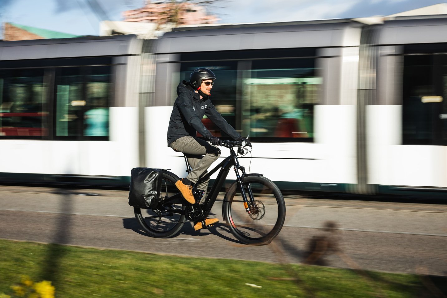 Salarié avec un vélo de fonction