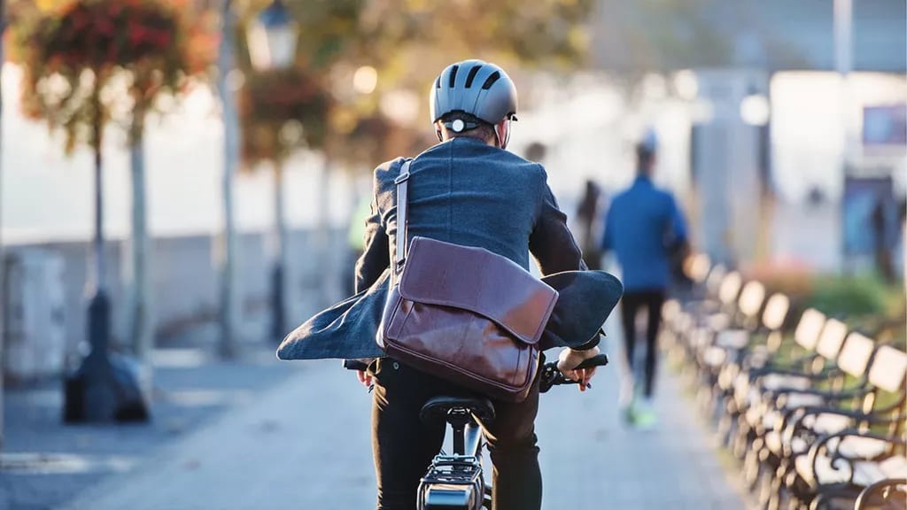 Salarié vélotafeur en VAE éléctrique