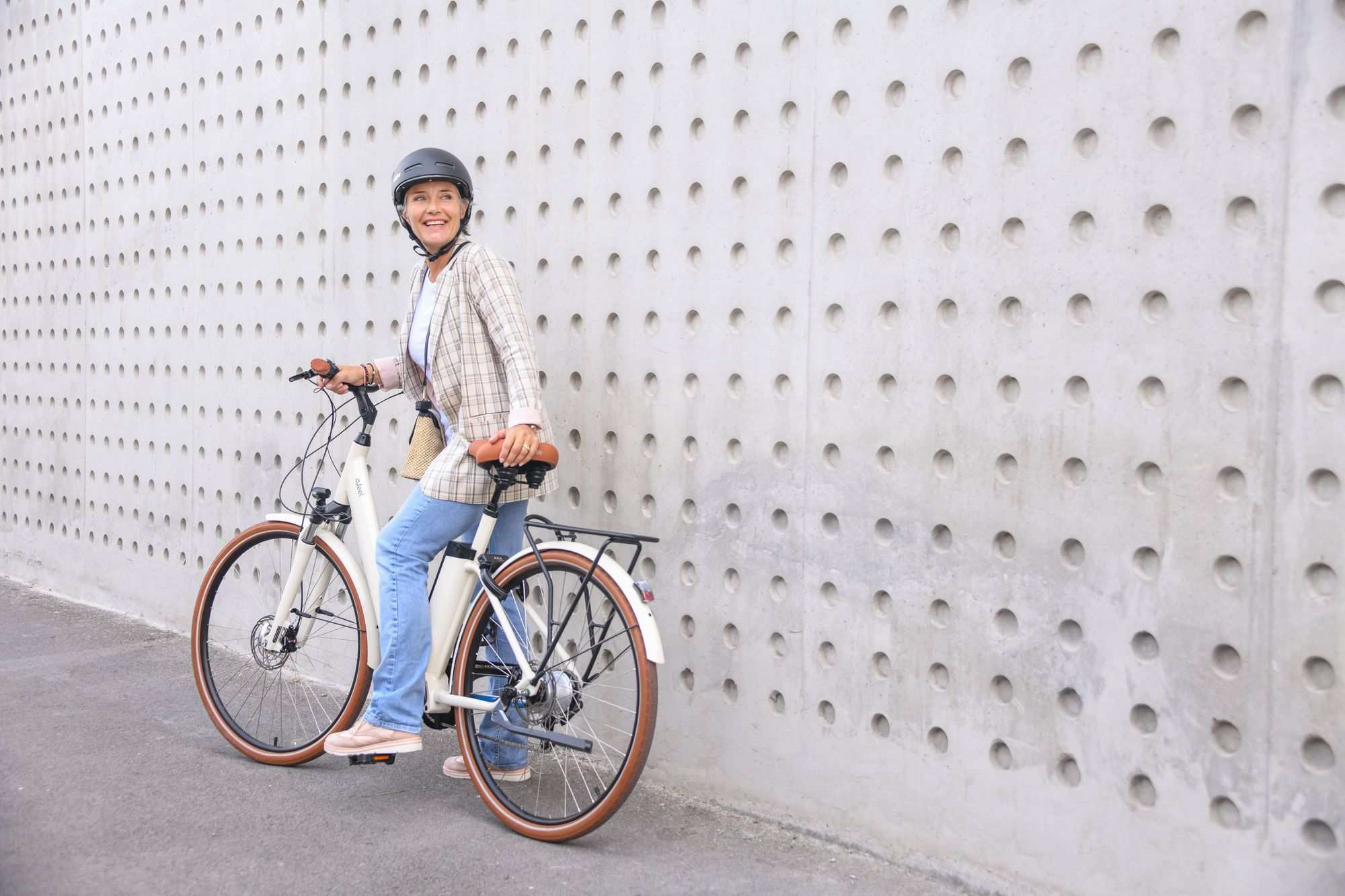 Salariée en déplacement domicile-travail avec le vélo entreprise Ivog 5