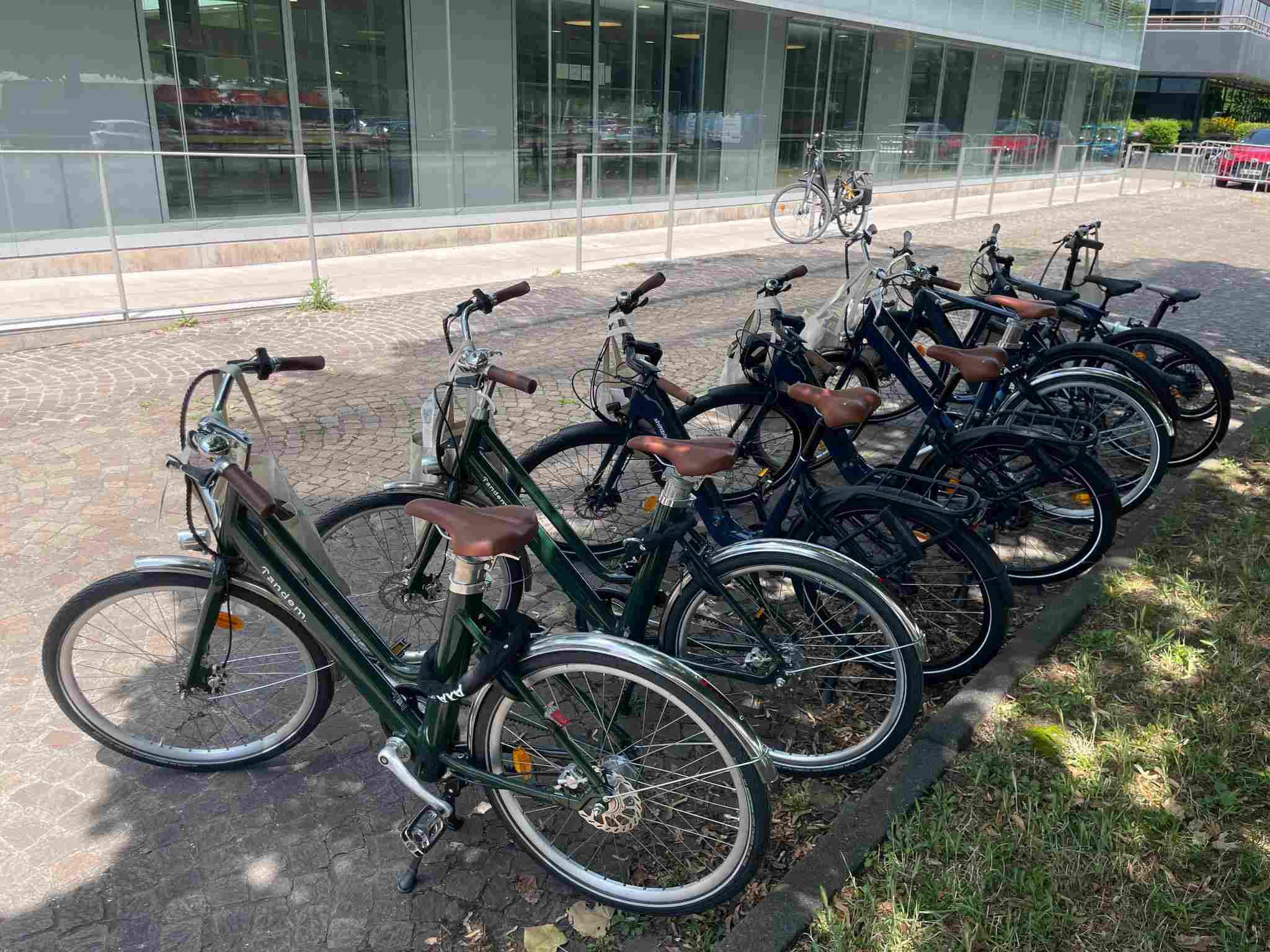 Les vélos électriques de l'entreprise avec Tandem 